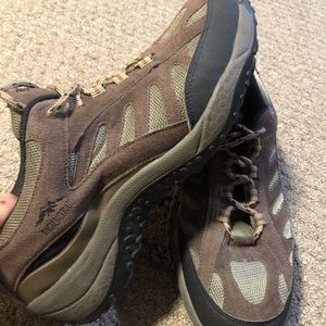 Pacific Trail Men’s Hiking Sneaker Shoe New without box, size 11, Brown Grey